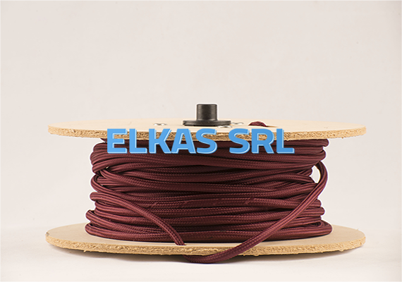 Nossos cabos são certificados. Eles também têm um processo de colagem que os impede de serem desintegrados em sua armadura